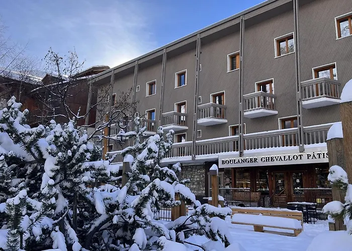 Everest Hotel