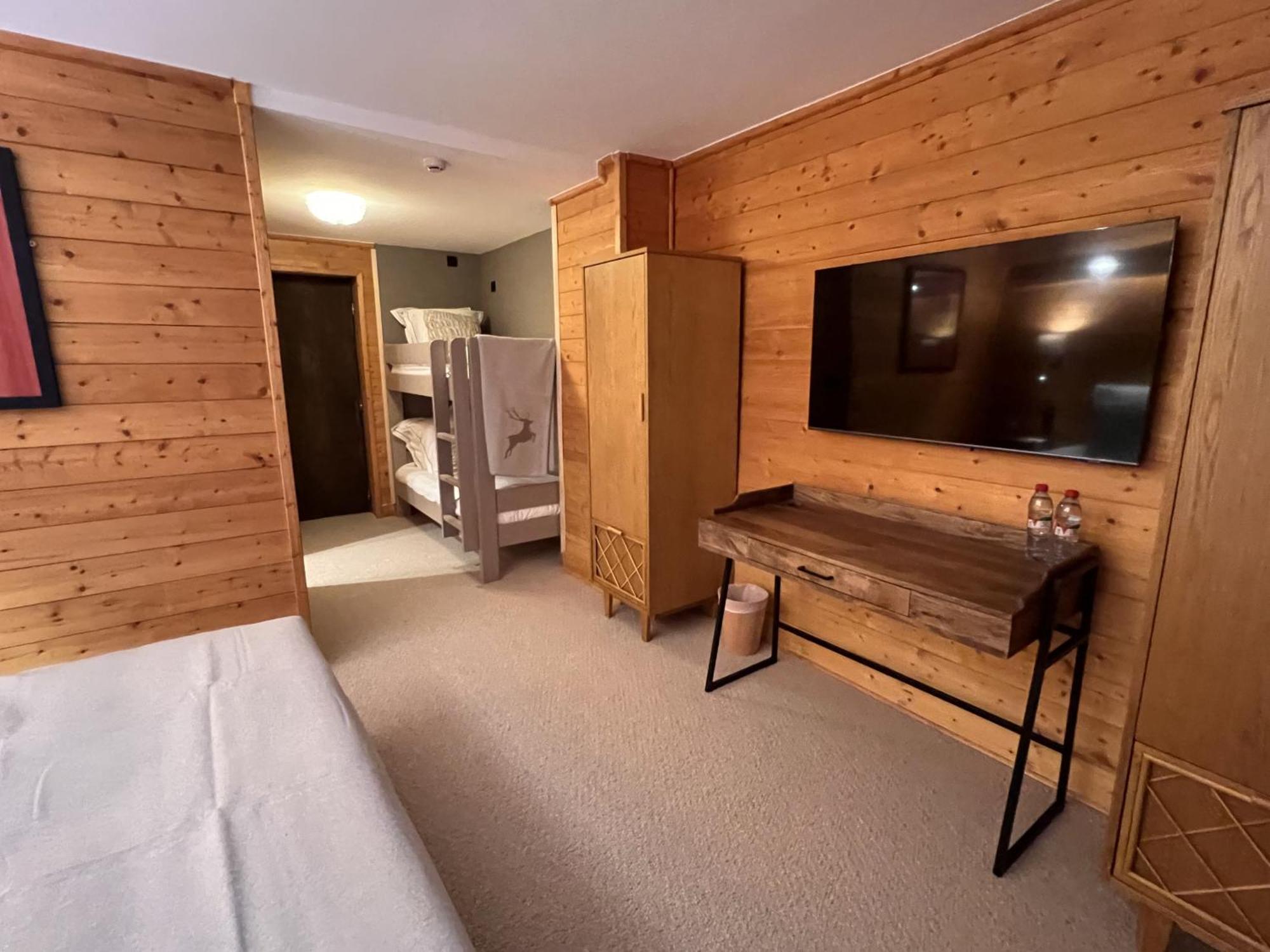 Everest Hotel